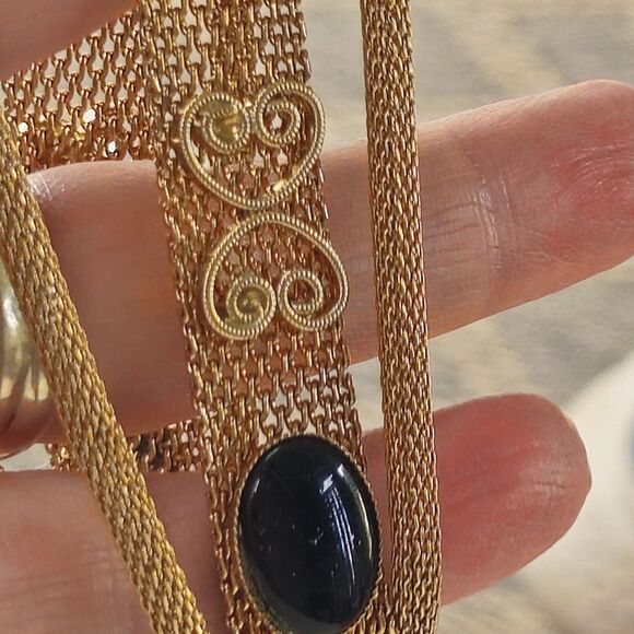 Vintage Gold Mesh Wrap Bracelet Black Onyx Cabochon Filigree Hearts - Picture 3 of 5